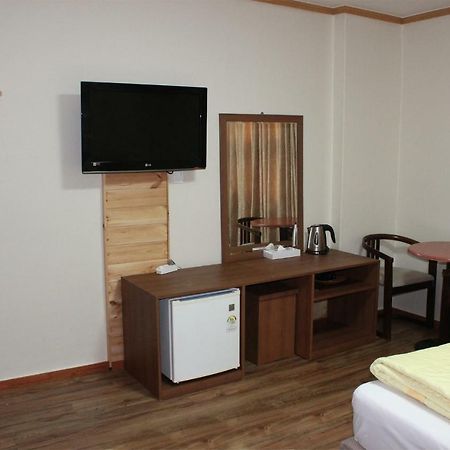 Hyundai Tourist Hotel Чеджудо Экстерьер фото