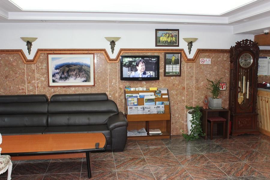 Hyundai Tourist Hotel Чеджудо Экстерьер фото