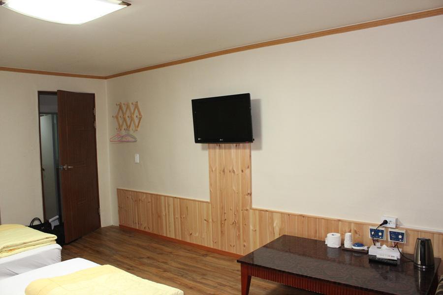 Hyundai Tourist Hotel Чеджудо Экстерьер фото